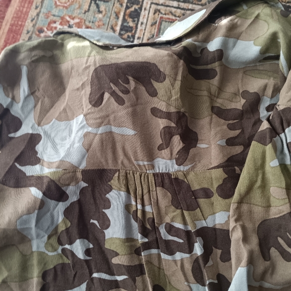 Beautiful blouse never worn 3x YOU ARE MISSING OUT IF YOU DONT BUY...BEAUTY - Picture 5 of 5